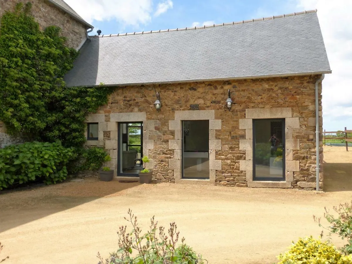 Bed and Breakfast Manoir De Kermilven Tremeven  Отель типа 